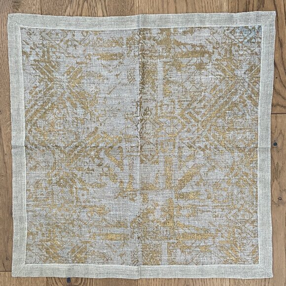 Kim Seybert Set of 2 Napkins Distressed- Natural and Gold - NEW - Picture 5 of 7